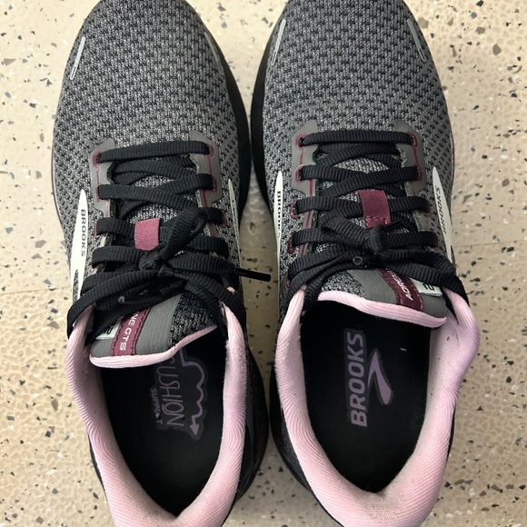 Brooks Adrenaline GTS 22 shoes - Picture 3 of 8